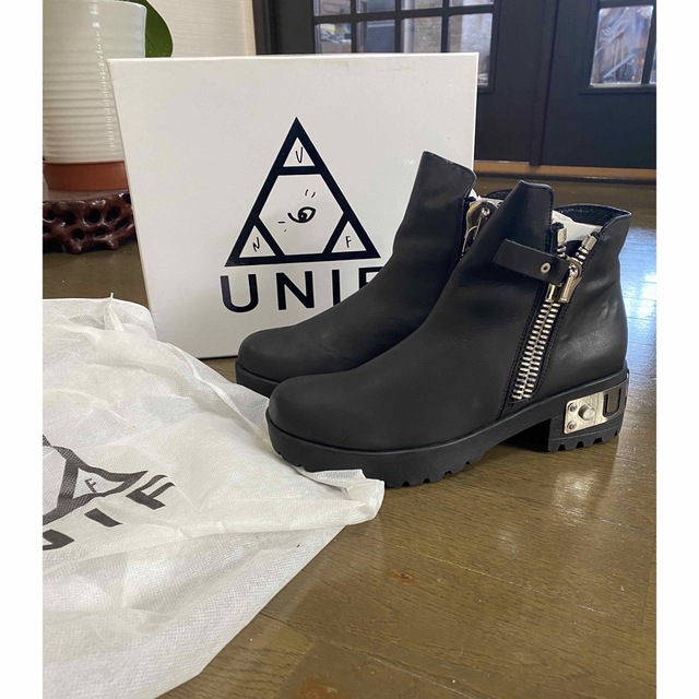 UNIF(ユニフ)のUNIF ユニフ　厚底　ショートブーツ   ジップアッププレート　革　US8 レディースの靴/シューズ(ブーツ)の商品写真