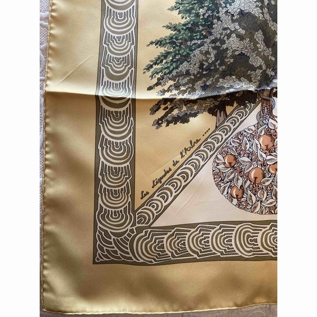 Hermes(エルメス)のエルメス　カレ　木の伝説 レディースのファッション小物(バンダナ/スカーフ)の商品写真