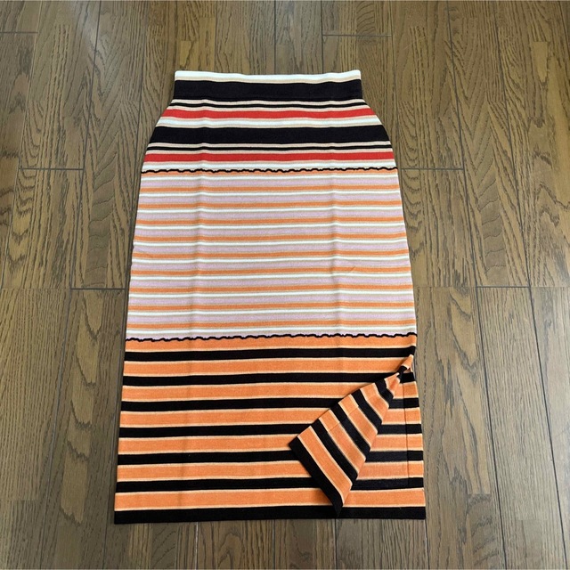 UNIQLO(ユニクロ)の新品　ユニクロ　マルニ　メリノブレンド　ボーダーニットスカート　オレンジ　XS レディースのスカート(ひざ丈スカート)の商品写真