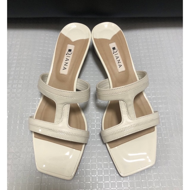 DIANA⭐️新品23.5㎝エナメルベージュ