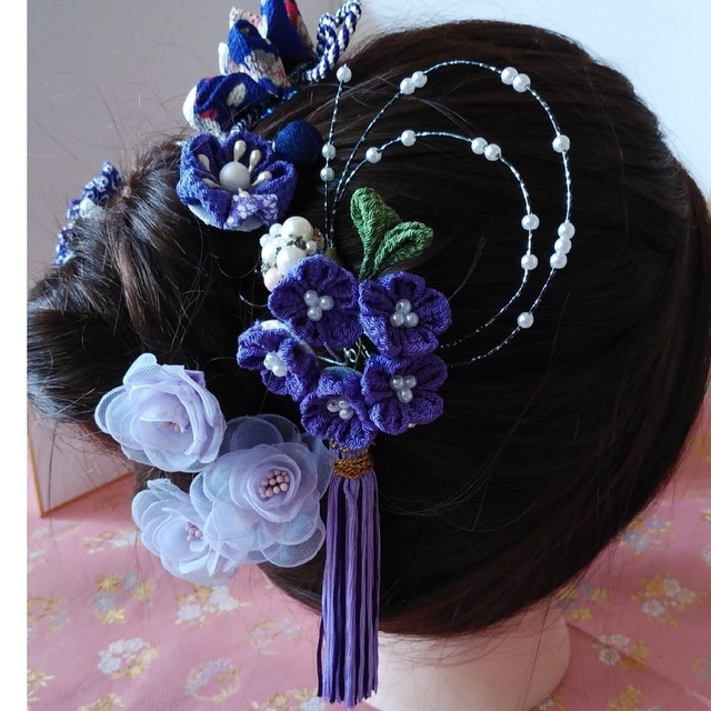 つまみ細工🎀大和撫子髪飾り🎀上品な紫と藤色の髪飾り ハンドメイドのアクセサリー(ヘアアクセサリー)の商品写真