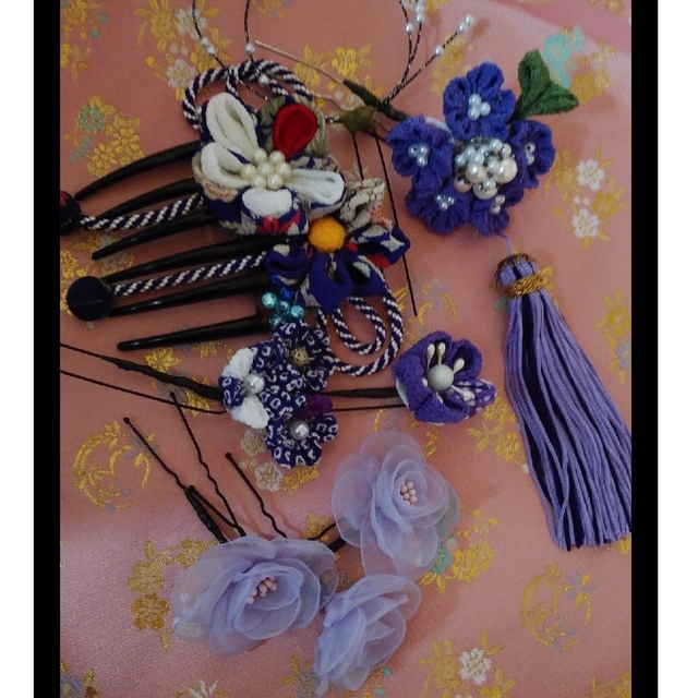 つまみ細工🎀大和撫子髪飾り🎀上品な紫と藤色の髪飾り ハンドメイドのアクセサリー(ヘアアクセサリー)の商品写真