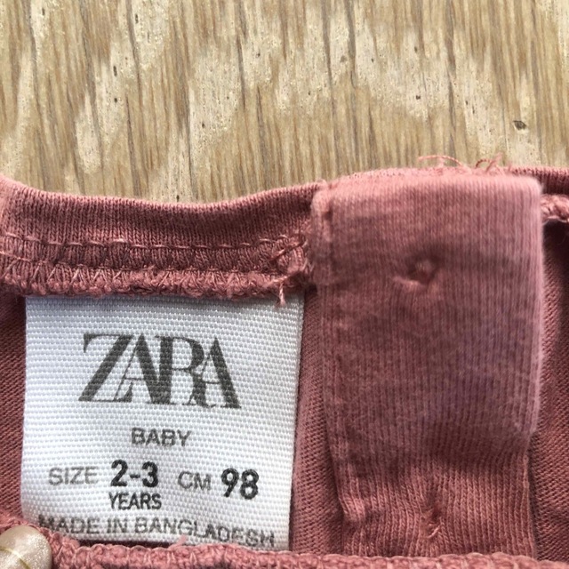 ZARA(ザラ)の最終値下げ！！ZARA baby 2-3years 98センチ　くすみ赤　ロンT キッズ/ベビー/マタニティのキッズ服女の子用(90cm~)(Tシャツ/カットソー)の商品写真