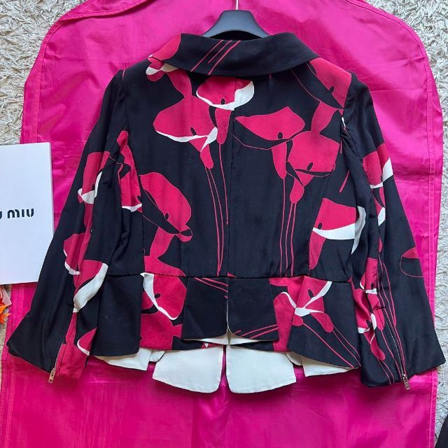 良品】MIU MIU 総柄ジャケット ブラック 36 ペプラム 襟 ジップ 海外