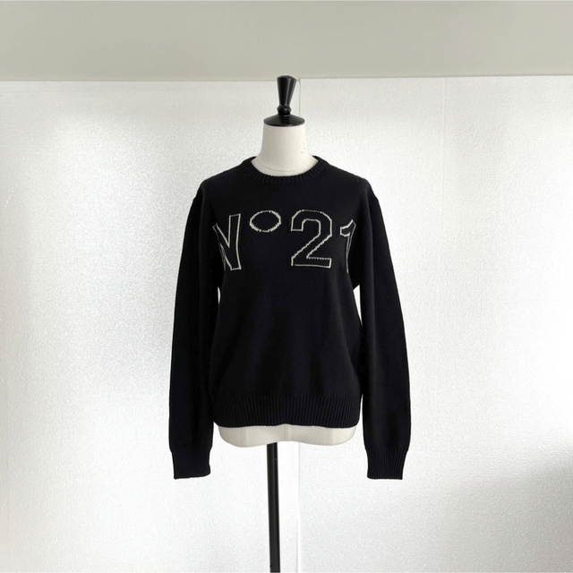 N°21ヌメロ ヴェントゥーノ ロゴ入りニット セーター ブラック Mサイズ