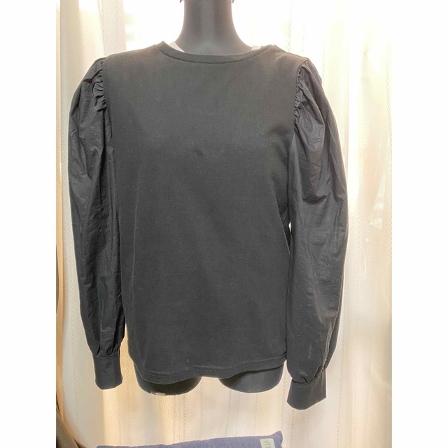 GAP(ギャップ)の美品　gapパフスリーブカットソー2枚組Tシャツ9号ベージュ、黒 レディースのトップス(カットソー(長袖/七分))の商品写真