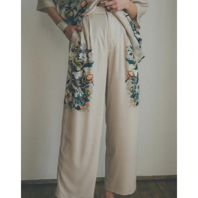 CLANE(クラネ)のCLANE PANEL FLOWER PANTS パネルフラワーパンツ レディースのパンツ(カジュアルパンツ)の商品写真