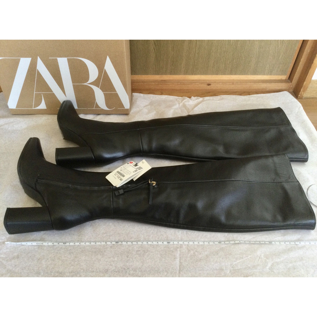 ZARA(ザラ)のZARA 新品 オーバーニー レザーハイヒールブーツ 黒　ブラック36、23.5 レディースの靴/シューズ(ブーツ)の商品写真