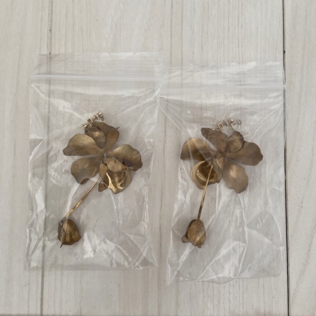 iiaccessory 大きなお花のイヤリング ゴールド | visitsantaflavia.it