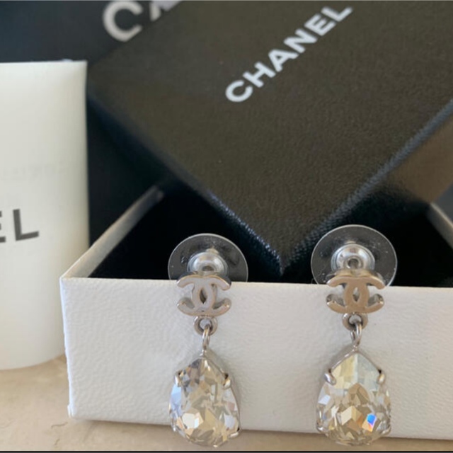 ほぼ新品❤️CHANEL ロゴピアス