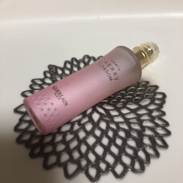 GUERLAIN(ゲラン)のゲラン ラブリー チェリーブロッサム　35ml コスメ/美容のコスメ/美容 その他(その他)の商品写真