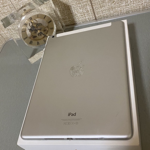 準美品　iPad  Air1  32GB  セルラーAU アイパッド　エア
