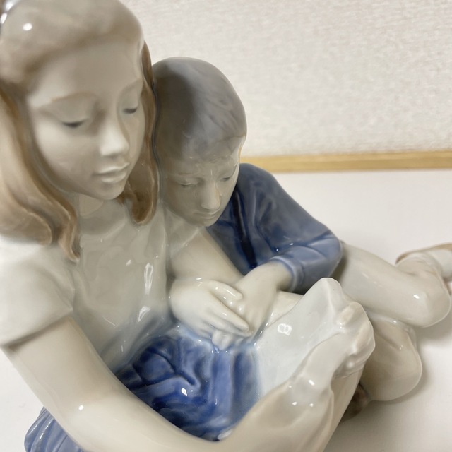 ロイヤルコペンハーゲン・Children reading・１９８８・高さ１８cm