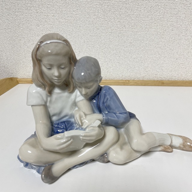 ロイヤルコペンハーゲン・Children reading・１９８８・高さ１８cm