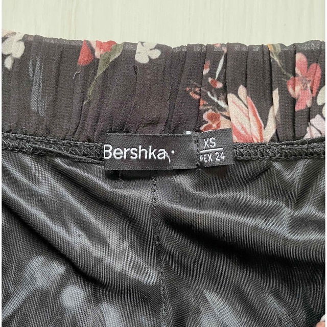 Bershka(ベルシュカ)のBershkaプリントガウチョパンツ♡ レディースのパンツ(カジュアルパンツ)の商品写真