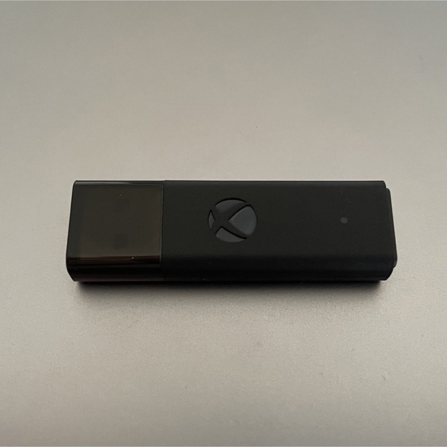 Xbox(エックスボックス)の【新品・元箱なし】Xbox ワイヤレス アダプター PC A1790 #a スマホ/家電/カメラのPC/タブレット(PC周辺機器)の商品写真