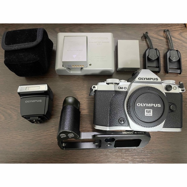 オリンパス OM-D E-M5 Mark 2 ボディ (シルバー) 100%本物保証
