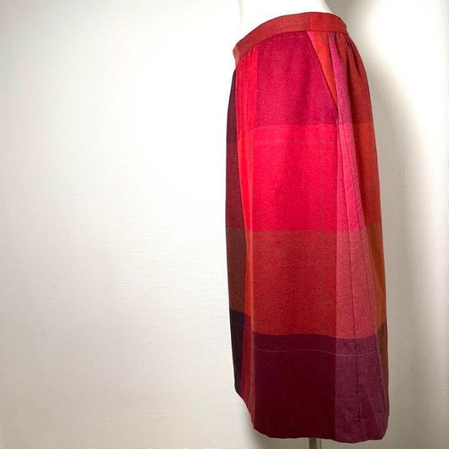 ロンドンガール❗️【アメリカ古着】超美品USA製ウール！フレアスカート赤チェック レディースのスカート(ロングスカート)の商品写真