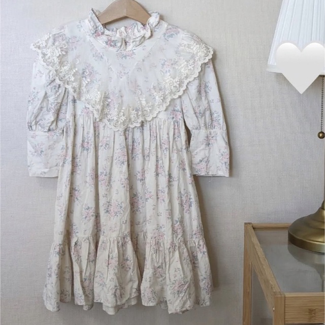 韓国子供服 / 花柄レースワンピース キッズ/ベビー/マタニティのキッズ服女の子用(90cm~)(ワンピース)の商品写真