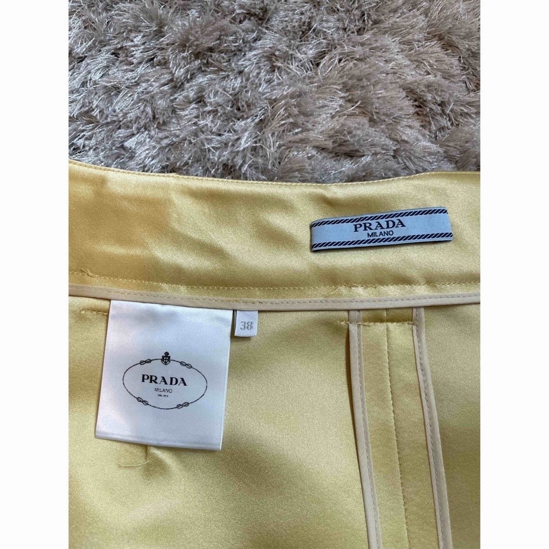 PRADA(プラダ)のPRADA プラダ ミニスカート　イエロー レディースのスカート(ミニスカート)の商品写真