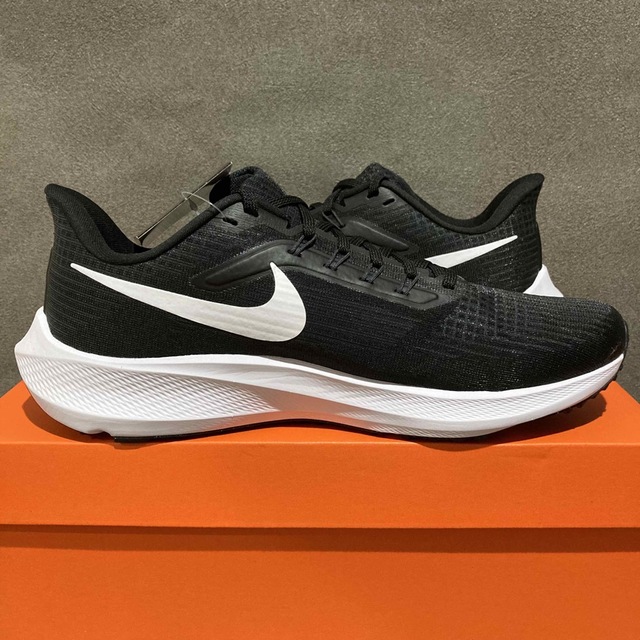 NIKE(ナイキ)の【新品】NIKE ランニングシューズ 28.0cm エアズーム ペガサス 39 スポーツ/アウトドアのランニング(シューズ)の商品写真