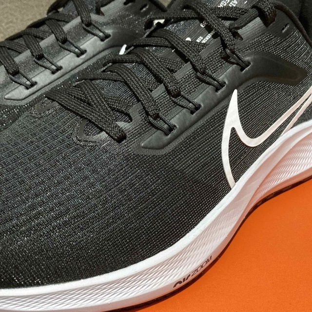 NIKE(ナイキ)の【新品】NIKE ランニングシューズ 28.0cm エアズーム ペガサス 39 スポーツ/アウトドアのランニング(シューズ)の商品写真