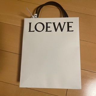 ロエベ ショッパーの通販 700点以上 | LOEWEのレディースを買うならラクマ