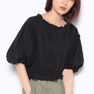 マジェスティックレゴン(MAJESTIC LEGON)の新品✨タグ付き♪定価4,380円　マジェスティックレゴン　ブラウス　大特価‼️(シャツ/ブラウス(半袖/袖なし))