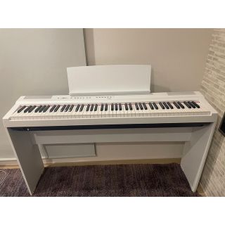 ヤマハ(ヤマハ)のなな様専用YAMAHA P-125WH iPhoneコード、スタンド付き(電子ピアノ)