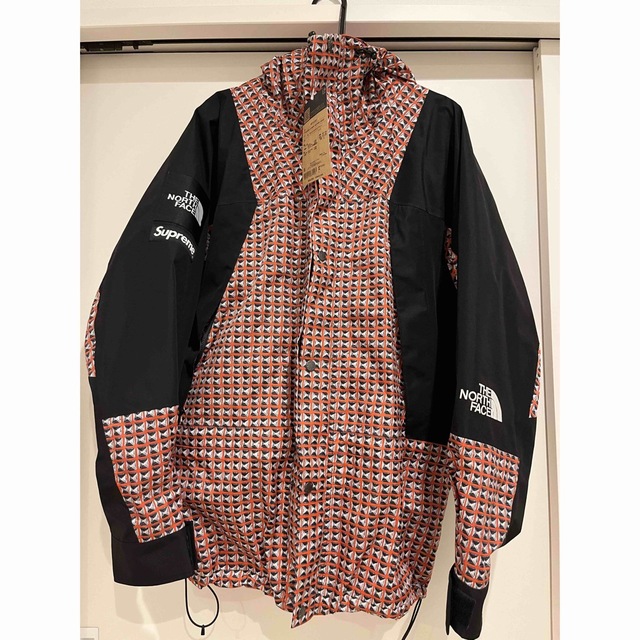 Supreme(シュプリーム)のSupremeノースフェイスStuddedMountainLightJacket メンズのジャケット/アウター(マウンテンパーカー)の商品写真