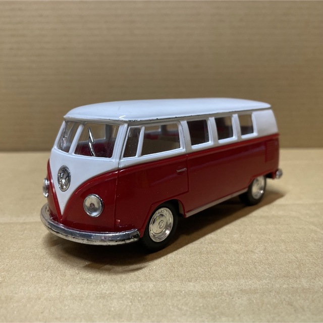 Volkswagen(フォルクスワーゲン)のKiNSMART 1/32 フォルクスワーゲンクラシカルバスプルバックミニカー  エンタメ/ホビーのおもちゃ/ぬいぐるみ(ミニカー)の商品写真