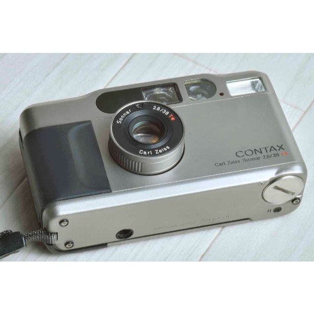 京セラ(キョウセラ)のCONTAX T2　チタンシルバー スマホ/家電/カメラのカメラ(フィルムカメラ)の商品写真