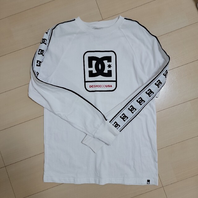 DC(ディーシー)のDC長袖Tシャツ　メンズ　M　ユニセックスト　ホワイトDCSHOECO  USA メンズのトップス(Tシャツ/カットソー(七分/長袖))の商品写真