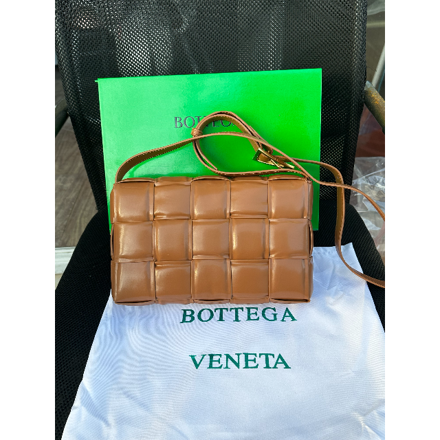 Bottega Veneta -  新品未使用 BOTTEGA VENETA  パデッド カセット