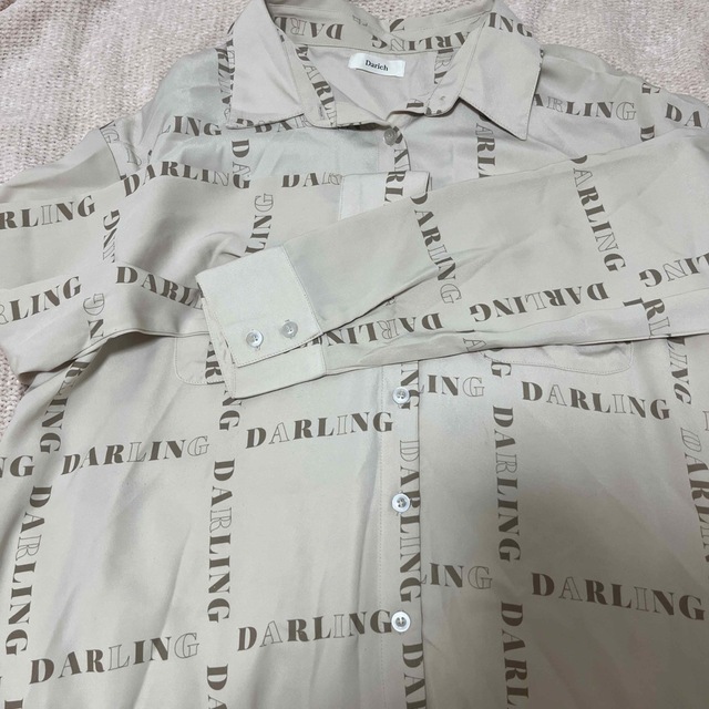 Darich(ダーリッチ)のDARLINGロゴビッグシャツ メンズのトップス(シャツ)の商品写真