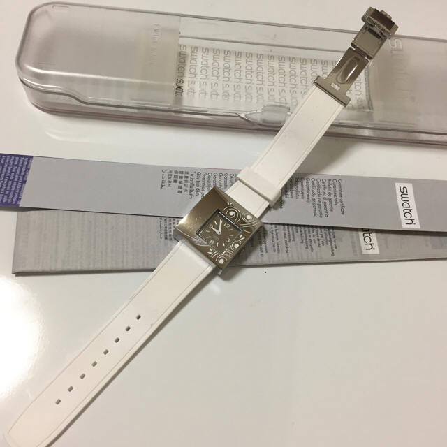 swatch(スウォッチ)のswatch 腕時計 白 ラバーベルト レディースのファッション小物(腕時計)の商品写真