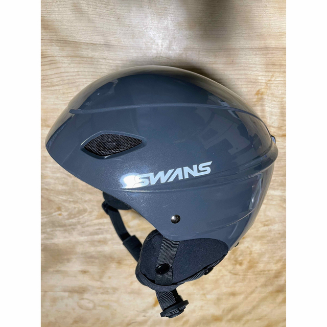 SWANS(スワンズ)のSWANS(スワンズ) 子供用スキー・スノーボードヘルメット スポーツ/アウトドアのスノーボード(ウエア/装備)の商品写真