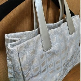 シャネル(CHANEL)の『限定色・良品』シャネル　ニュートラベルライン　トートバッグ(トートバッグ)