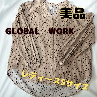 グローバルワーク(GLOBAL WORK)のみんみ様★GLOBAL WORKのベージュの水玉ブラウス(Sサイズ)(シャツ/ブラウス(長袖/七分))