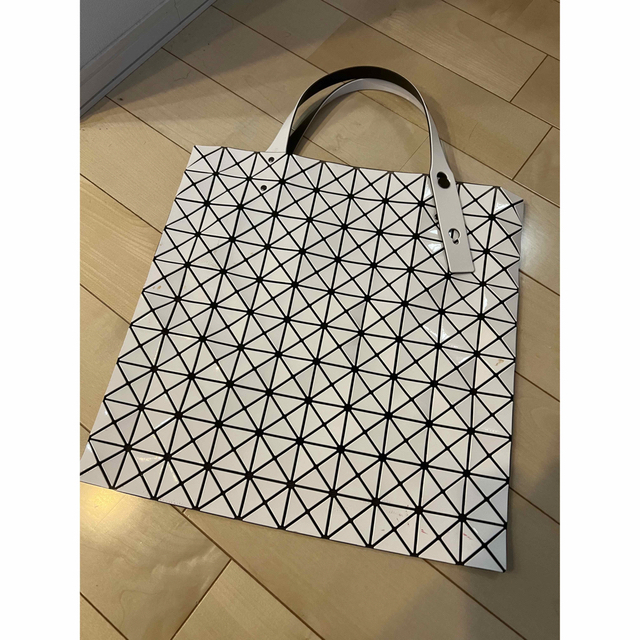 ISSEY MIYAKE(イッセイミヤケ)の《美品》イッセイミヤケ　バオバオ　BAO BAO メンズのバッグ(トートバッグ)の商品写真