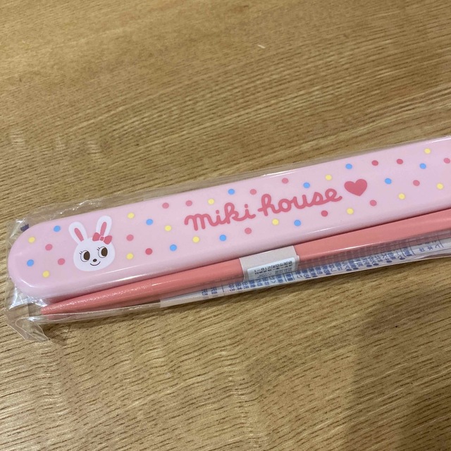 mikihouse(ミキハウス)のミキハウス  はしセット 新品 女の子 ピンク mikihouse キッズ/ベビー/マタニティの授乳/お食事用品(スプーン/フォーク)の商品写真