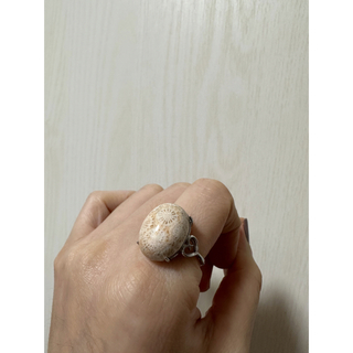 珊瑚玉　白リング　ジェイドコーラル指輪(リング(指輪))