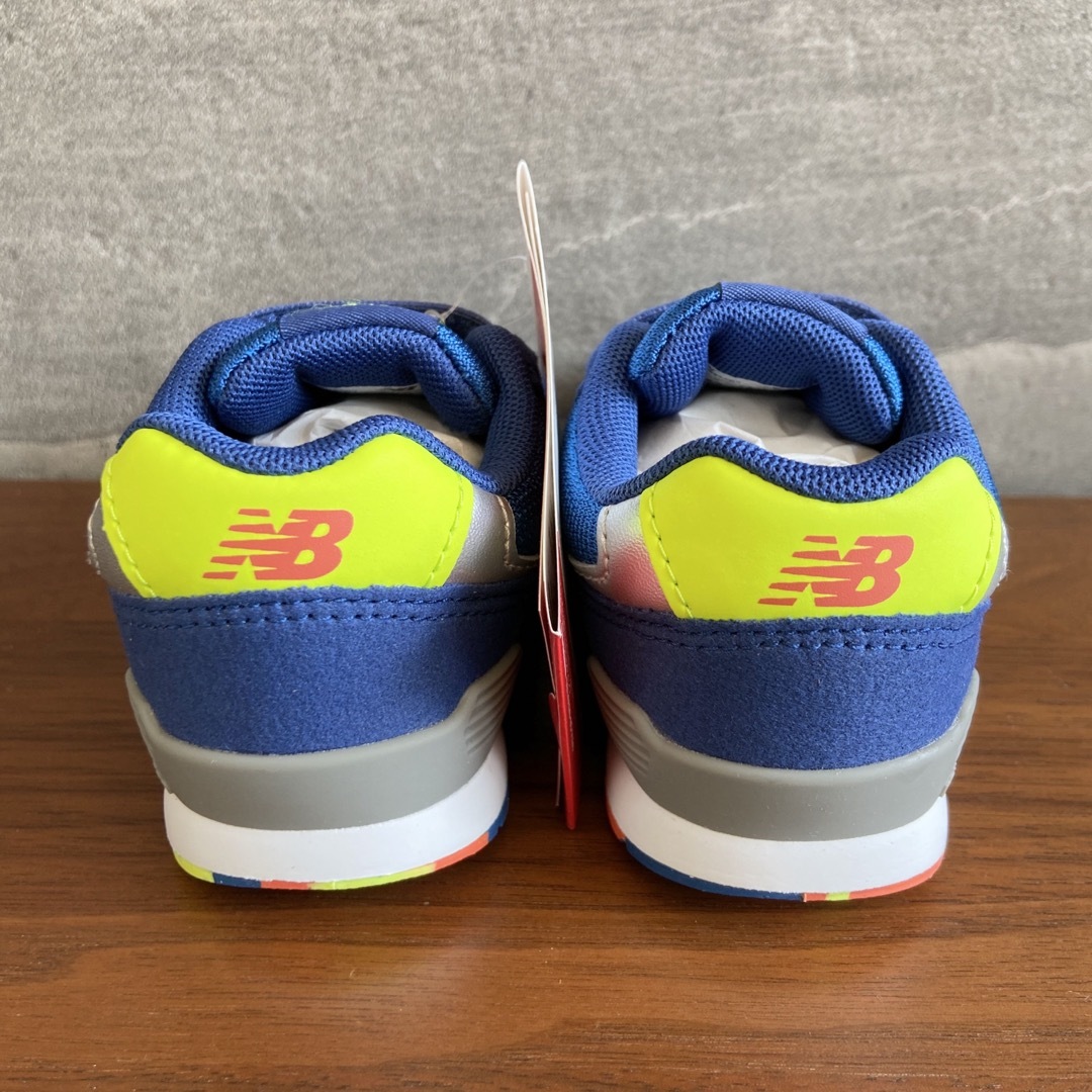 New Balance(ニューバランス)の【新品】14.5センチ ブルー×マーブル ニューバランス スニーカー キッズ キッズ/ベビー/マタニティのベビー靴/シューズ(~14cm)(スニーカー)の商品写真