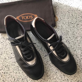 トッズ(TOD'S)のTOD's ローファー　(ローファー/革靴)