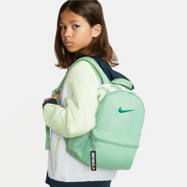 NIKE(ナイキ)のナイキ⑬　NIKE リュック バックパック　11L　キッズ　ジュニア　女の子 キッズ/ベビー/マタニティのこども用バッグ(リュックサック)の商品写真