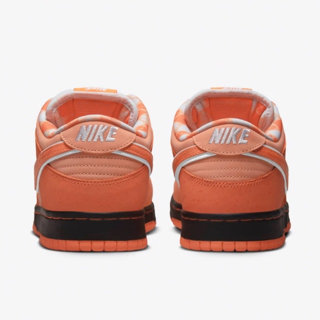 NIKE(ナイキ)のConcepts Nike Dunk Low Orange Lobster メンズの靴/シューズ(スニーカー)の商品写真
