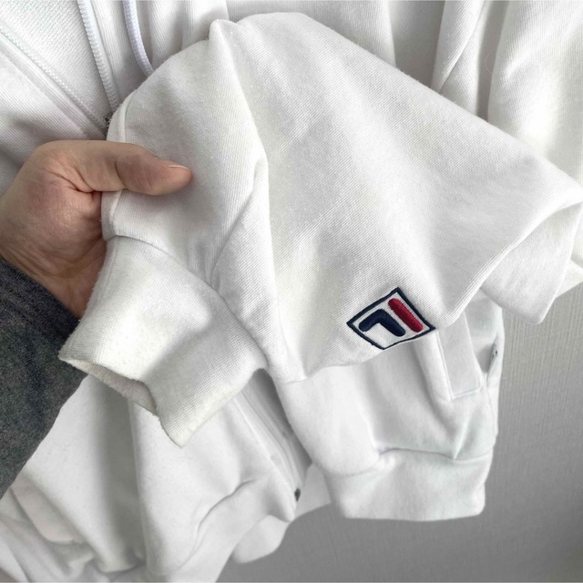 FILA(フィラ)のFILA 袖ボリュームロゴ入りパーカー　VISコラボ　ぽわん袖 レディースのトップス(パーカー)の商品写真