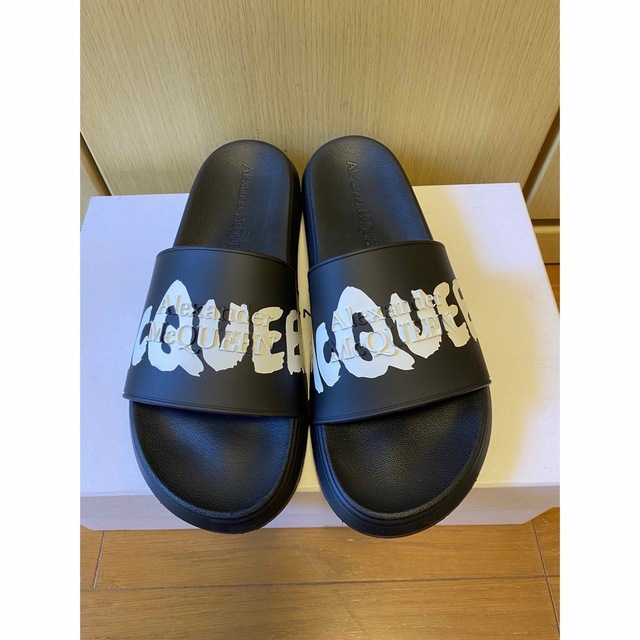 Alexander McQueen(アレキサンダーマックイーン)の正規新品 アレキサンダーマックイーン ロゴ サンダル メンズの靴/シューズ(スニーカー)の商品写真