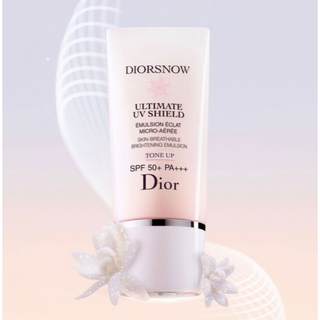 ディオール(Dior)のDior スノー UVシールド トーンアップ 50+【新品】(化粧下地)