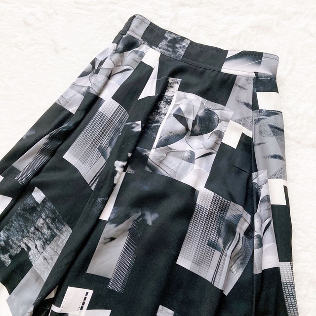 HARE(ハレ)の【専用】HARE 完売品 フォトコラージュ ロングスカート 黒 フリーサイズ レディースのスカート(ロングスカート)の商品写真